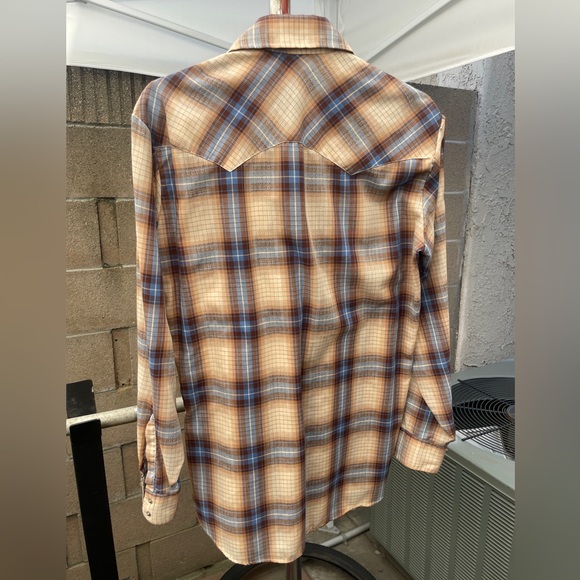 Levi’s button down - Picture 4 of 4